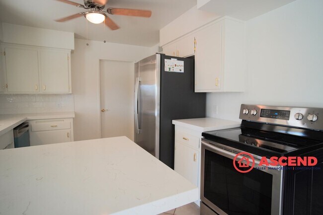 Building Photo - 3 Bed / 2 Bath Home on 2 Acres of Cattle L...