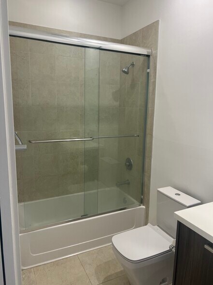 Building Photo - 1045 NE 18th Ave