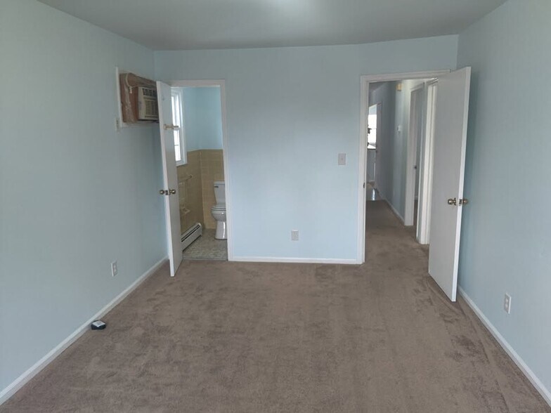 Building Photo - 809 Kennedy Blvd