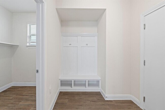 Building Photo - 14011 Hedera Dr