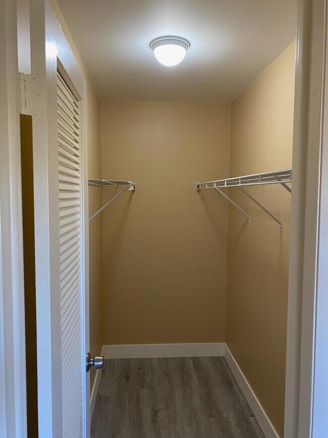 Building Photo - 428 Saxony Way