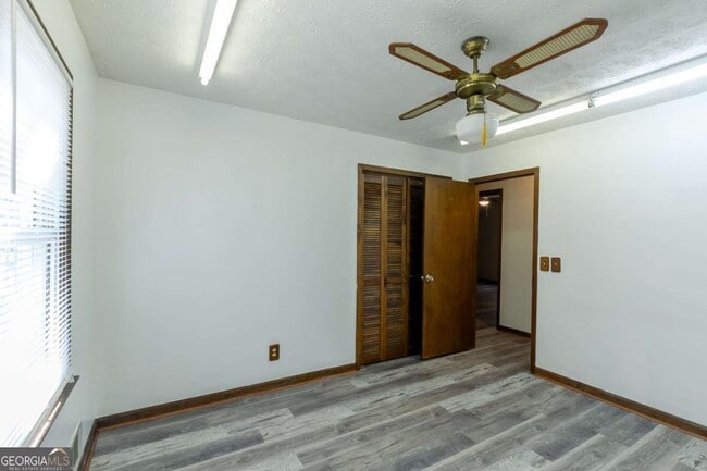 Building Photo - 3850 Apache Ln