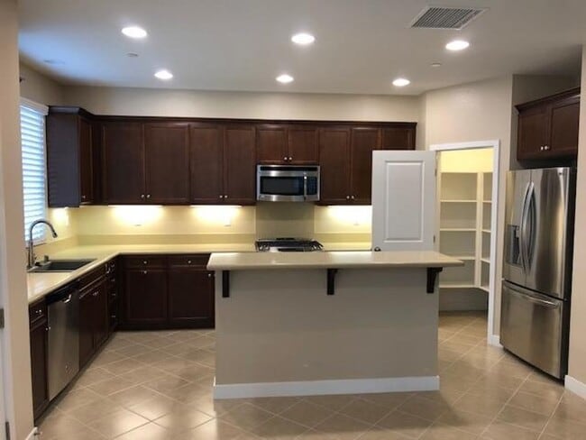 Building Photo - East Ventura - Available Soon: Spacious 4 bedroom Condo