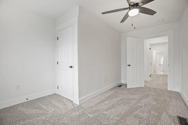 Building Photo - 852 Oakwood Ave