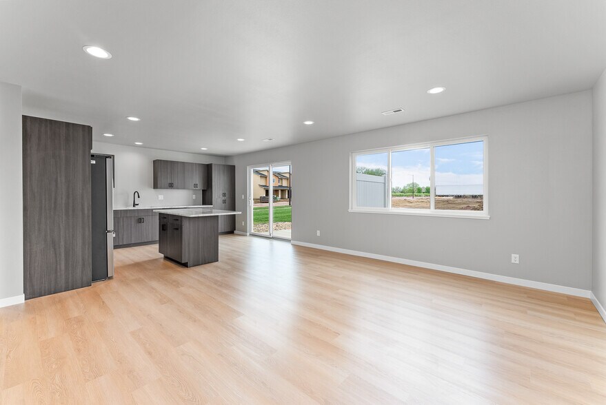 Building Photo - 535 Harper Cir