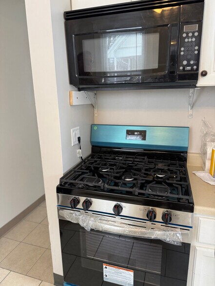 Building Photo - 505 6th St NE