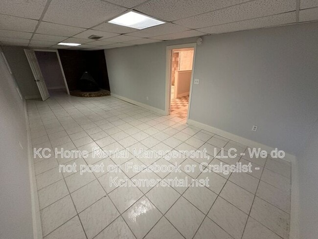 Building Photo - 10700 E 28th Terrace S