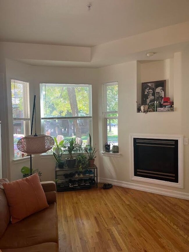 Building Photo - Charming 2 Bed/1.5 Bath Townhome Near Downtown Boulder