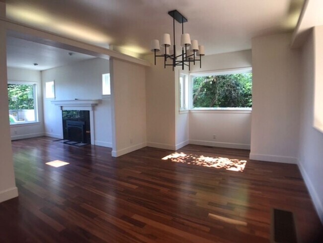 Building Photo - Stunning Goose Hollow-Southwest Hills Home...