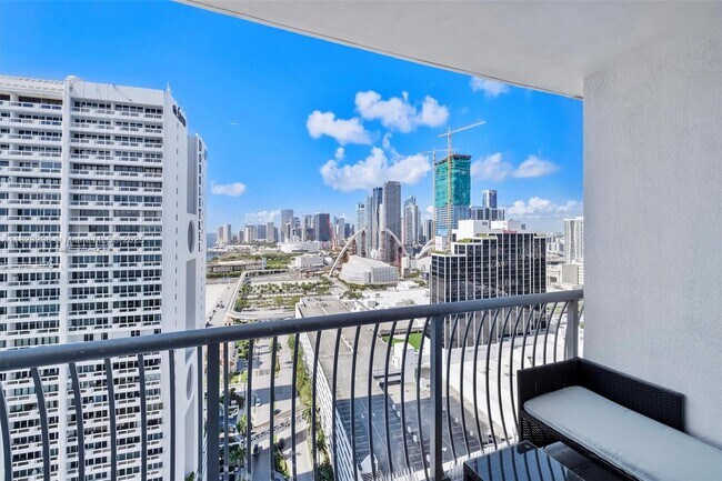 Building Photo - 1750 N Bayshore Dr