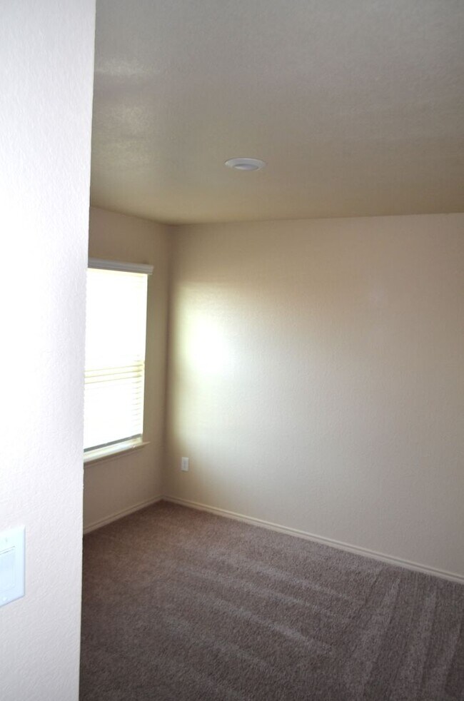 Building Photo - 1709 Montell St