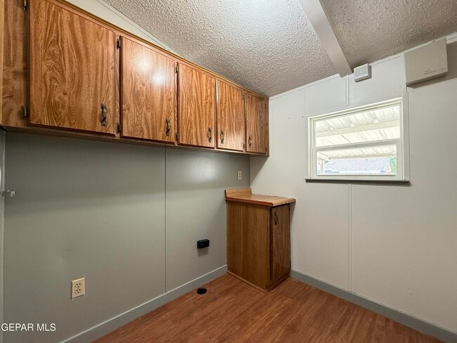 Building Photo - 5941 Sixta Dr