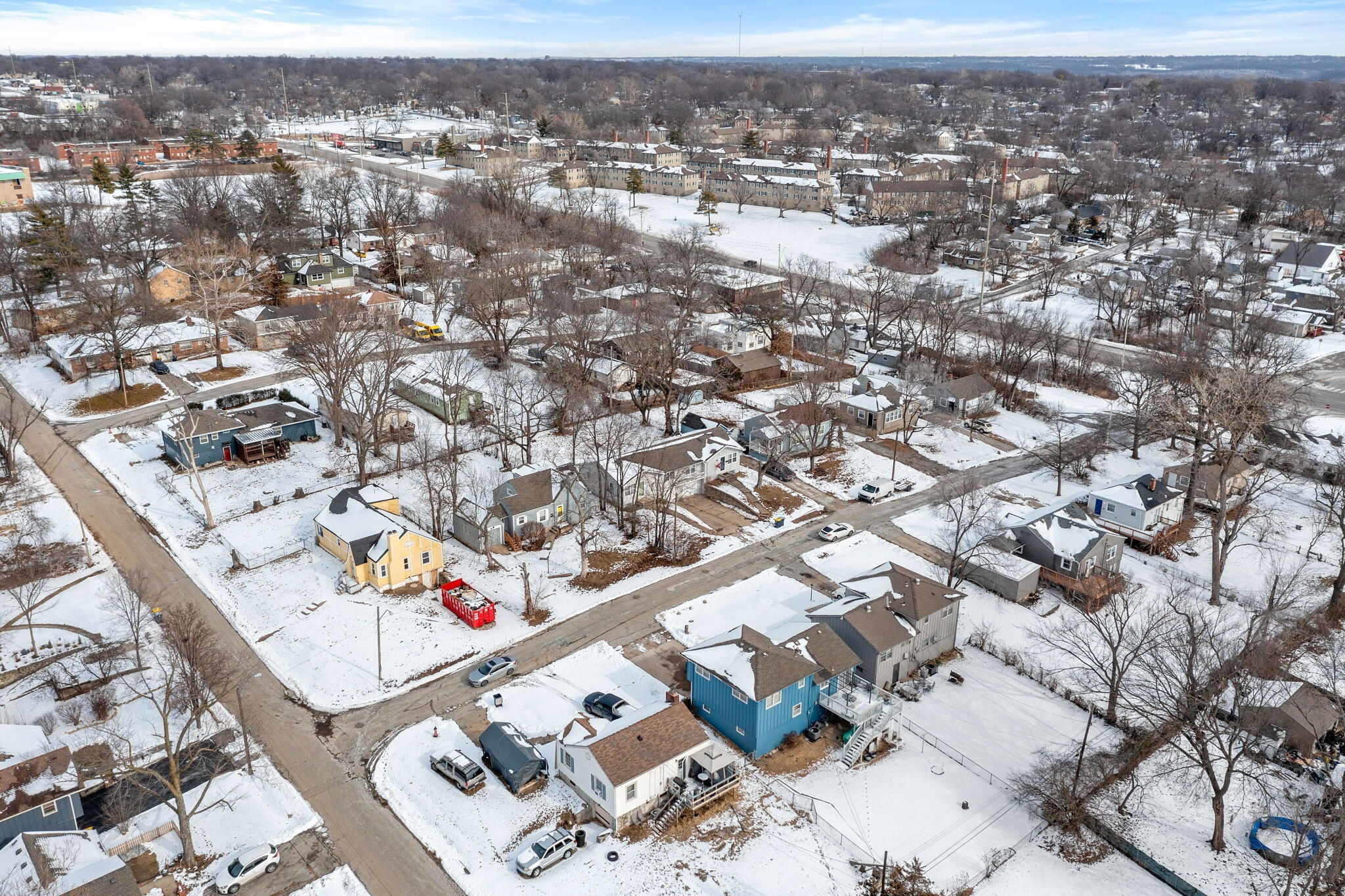 Building Photo - 906 E 84th St