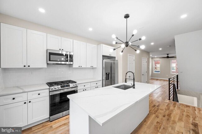 Building Photo - 2540 Sepviva St