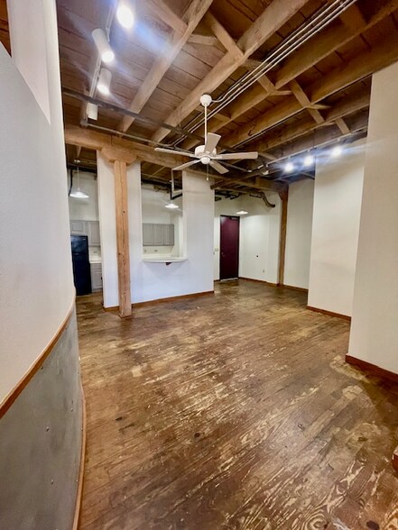 Building Photo - 220 S 2nd St