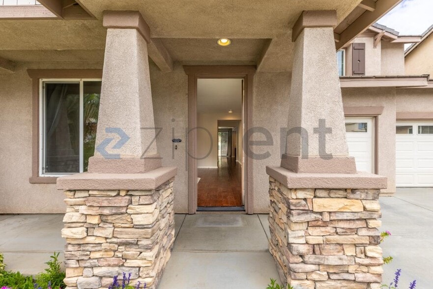 Building Photo - 10798 Rosemary Way
