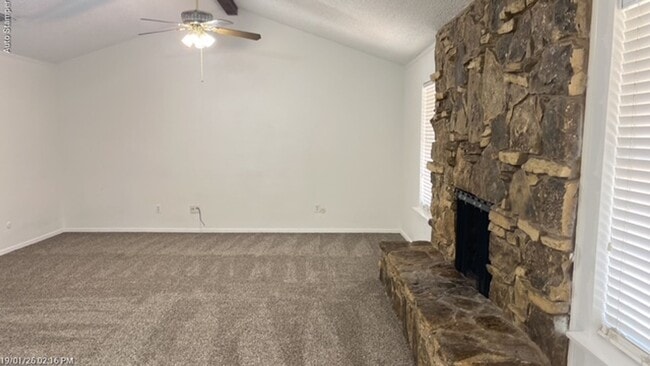 Building Photo - 905 Rose St