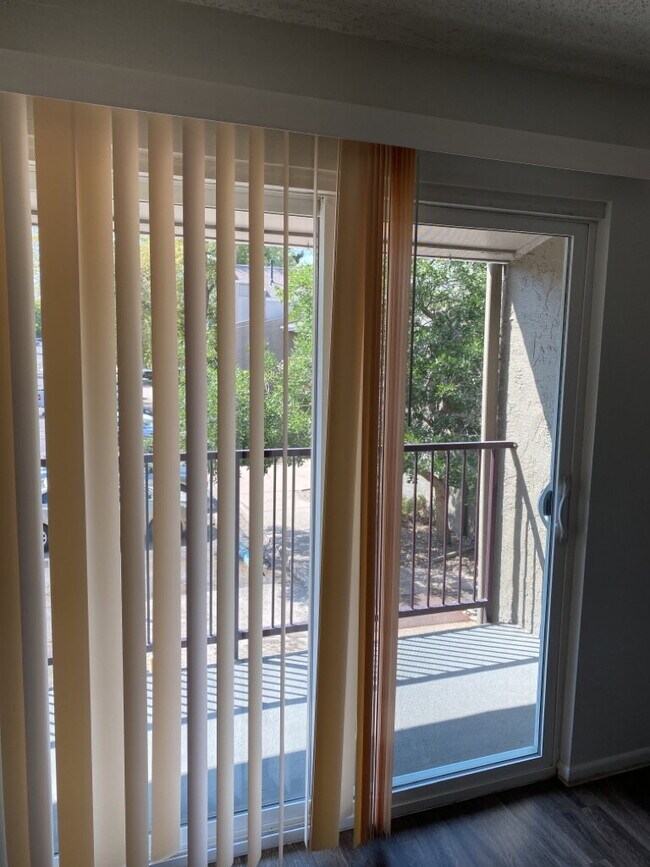 Building Photo - Charming 1BR/1BA in great location! Don't wait!