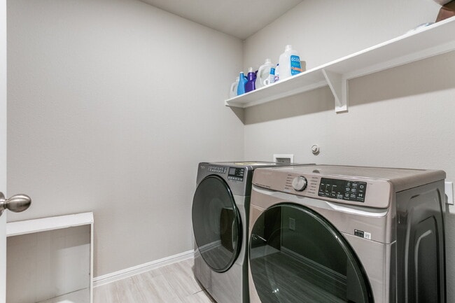 Building Photo - Stylish 4-Bedroom Home in Justin