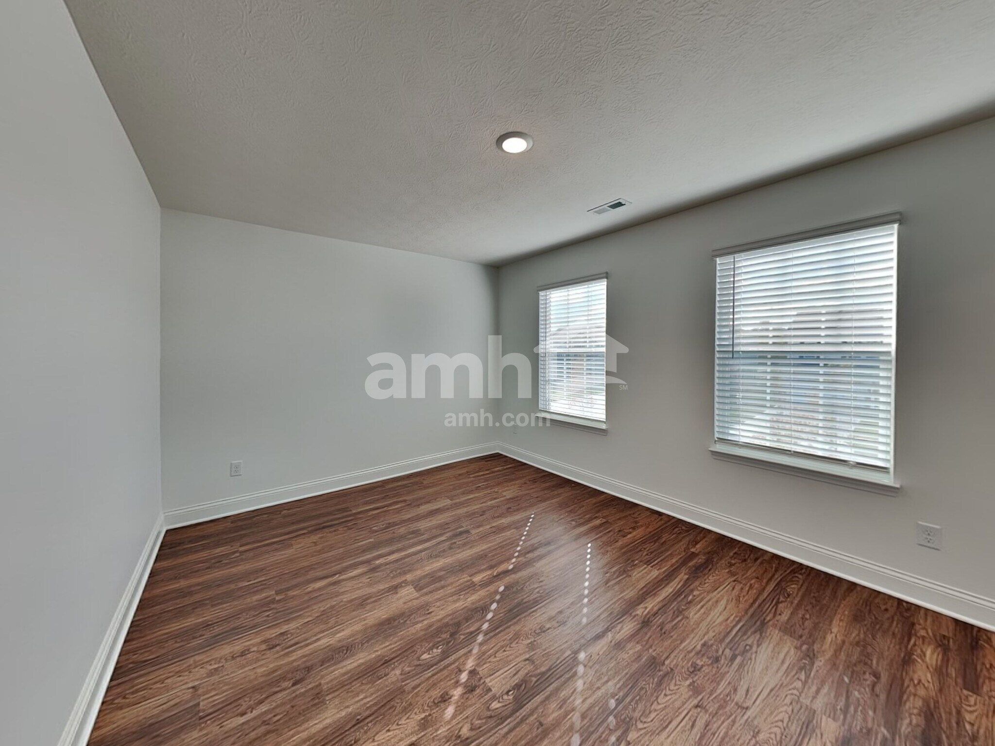 Building Photo - 8421 Northpoint Dr