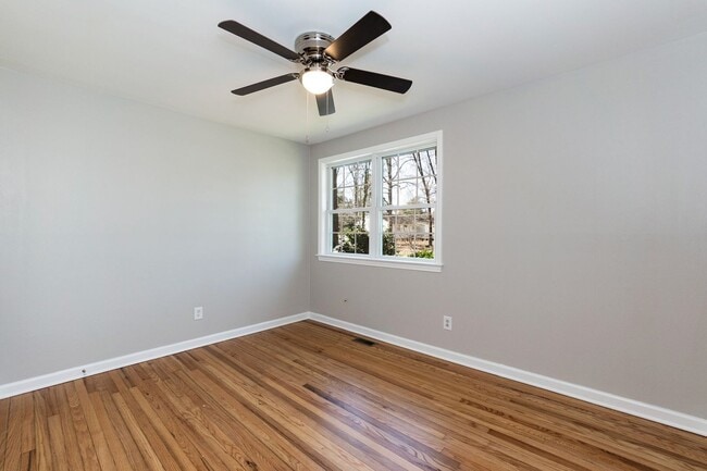 Building Photo - Updated Three Bedroom Home!