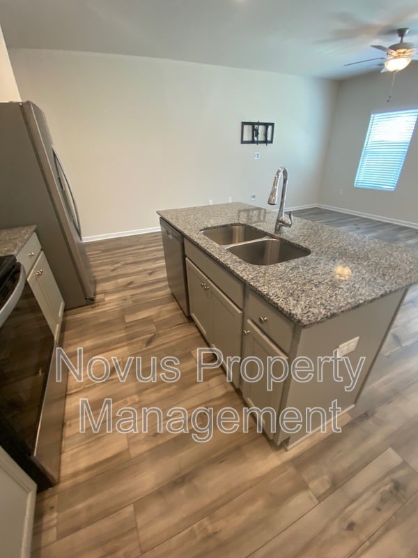 Building Photo - 1182 Westhampton Wy