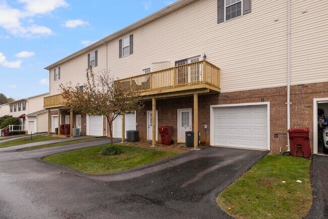 Building Photo - 2101 Cherokee Rd