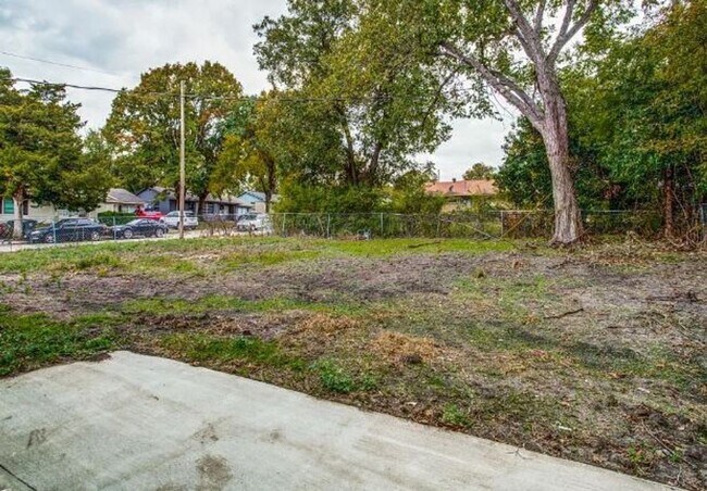 Building Photo - 7027 Coleshire Dr