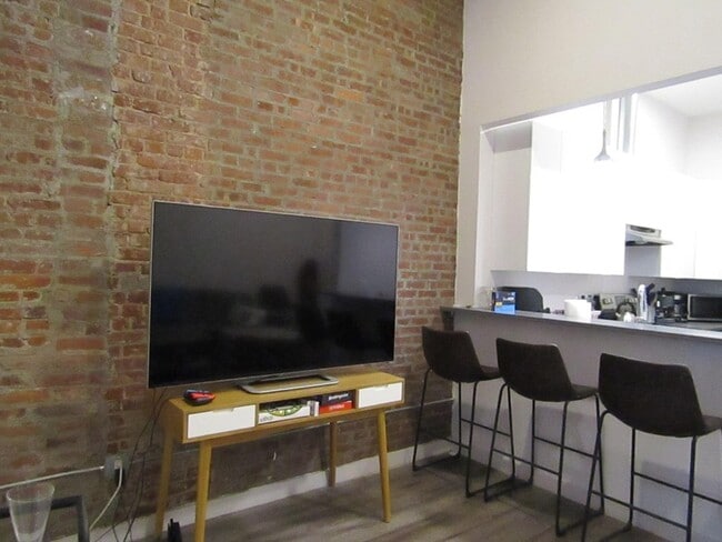 Building Photo - 139 Newark Ave