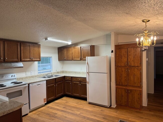 Building Photo - Mobile Home For Rent in Crawfordville