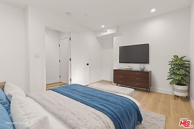 Building Photo - 803 N Harvard Blvd