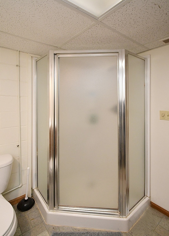 Building Photo - 705 E 9th St