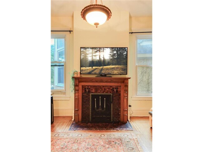 Building Photo - 1520 Elliot Ave S