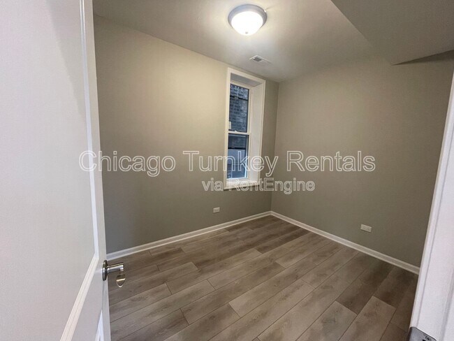 Building Photo - 2112 W 23rd Pl