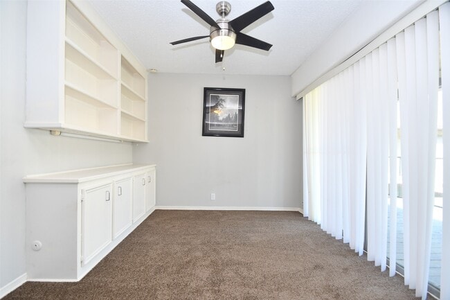Building Photo - 700 Thicket Ln