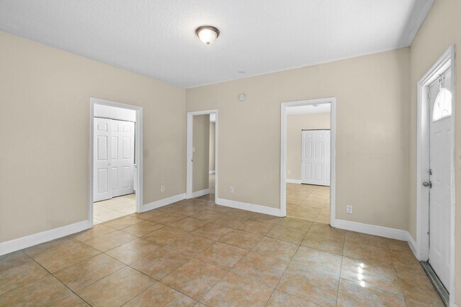 Building Photo - 3721 Henry Ave