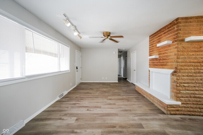 Building Photo - 19 Southlane Dr