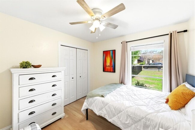 Building Photo - 7210 Towering Oaks Dr