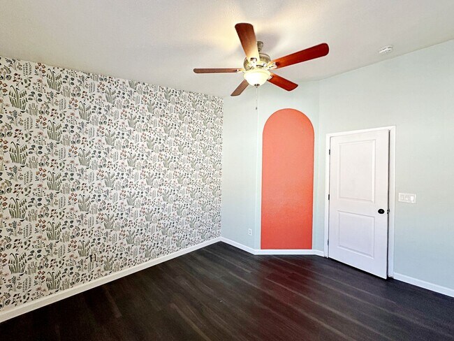 Building Photo - 3 BEDROOM TOWNHOME WITH YARD + 2 CAR GARAGE IN GATED HENDERSON COMMUNITY