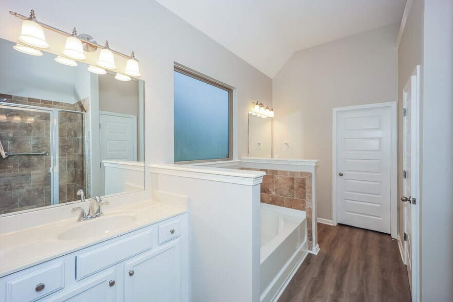 Building Photo - 6840 Diamond Dr