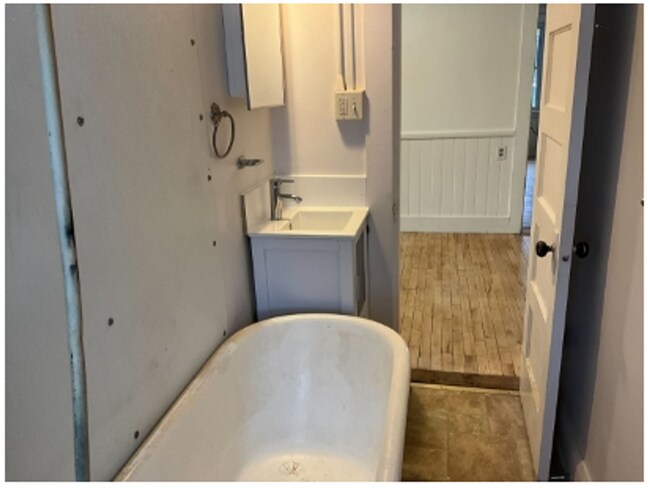 Building Photo - 29 River St