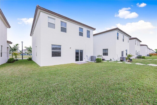 Building Photo - 2498 SE 25th Ct