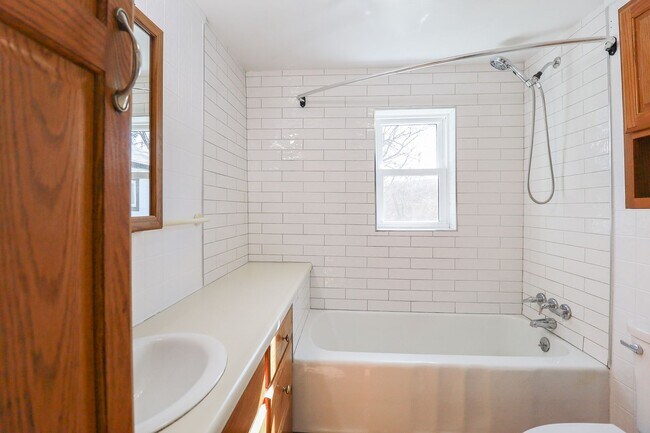 Building Photo - 4 Bed | 1.5 Bath in North Tulsa!