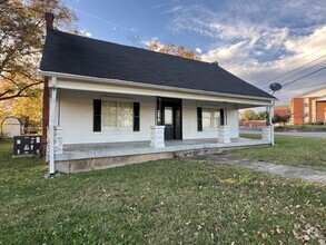 Building Photo - 142 N Russell St