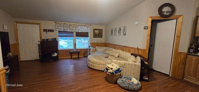 Building Photo - Looking for a room mate PRIVATE 2 Bedroom 1 Bath