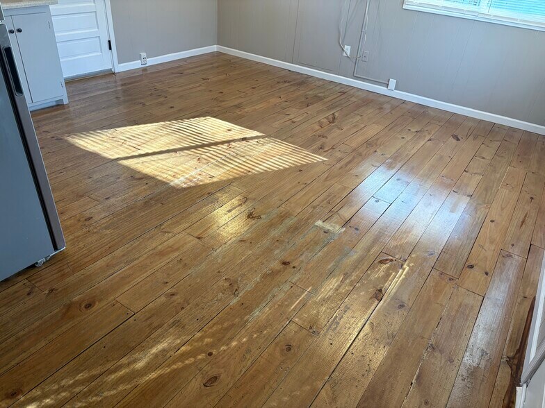 Building Photo - 2927 Godfrey St