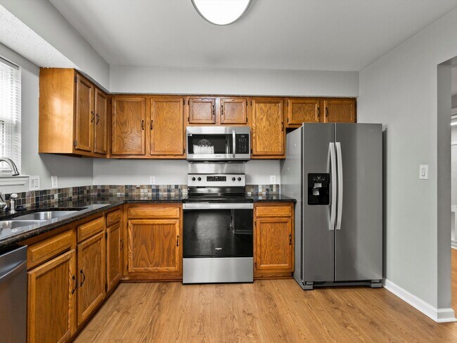 Building Photo - Fantastic Location in Madison City!