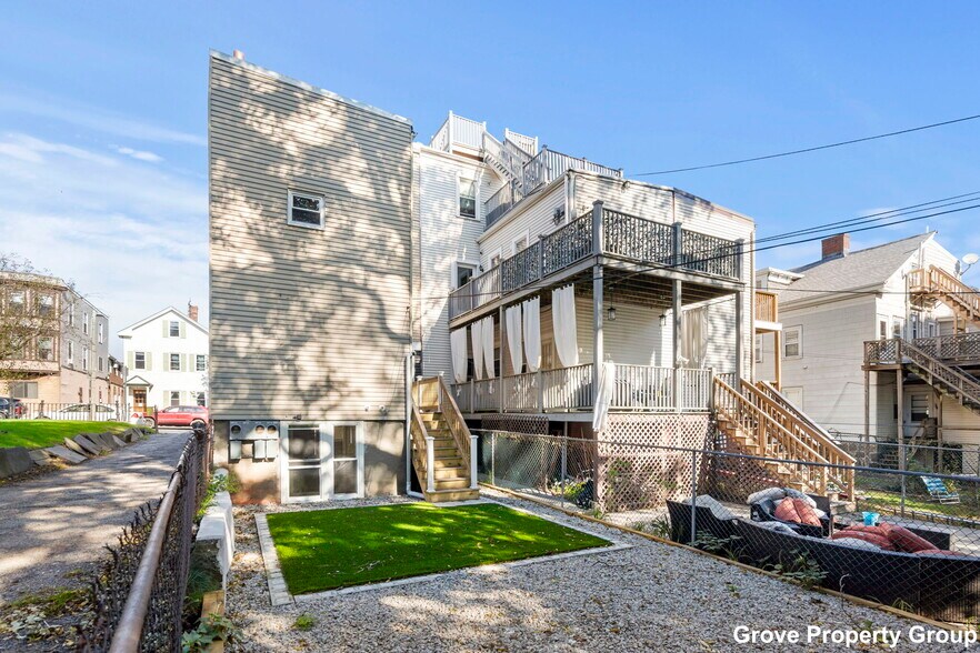 Building Photo - 531 E 5th St