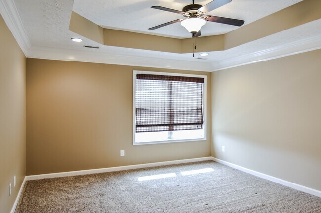 Building Photo - Pet Friendly Three Bedroom with Bonus!