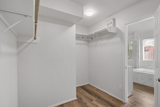 Building Photo - 6727 Shelby Oaks Dr